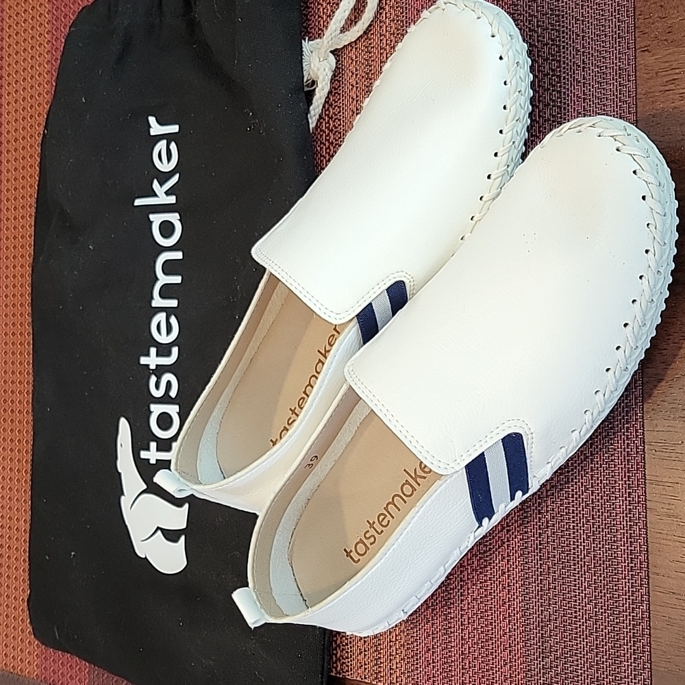 Brand new Tastemaker vegan shoes size 39 with cloth bag